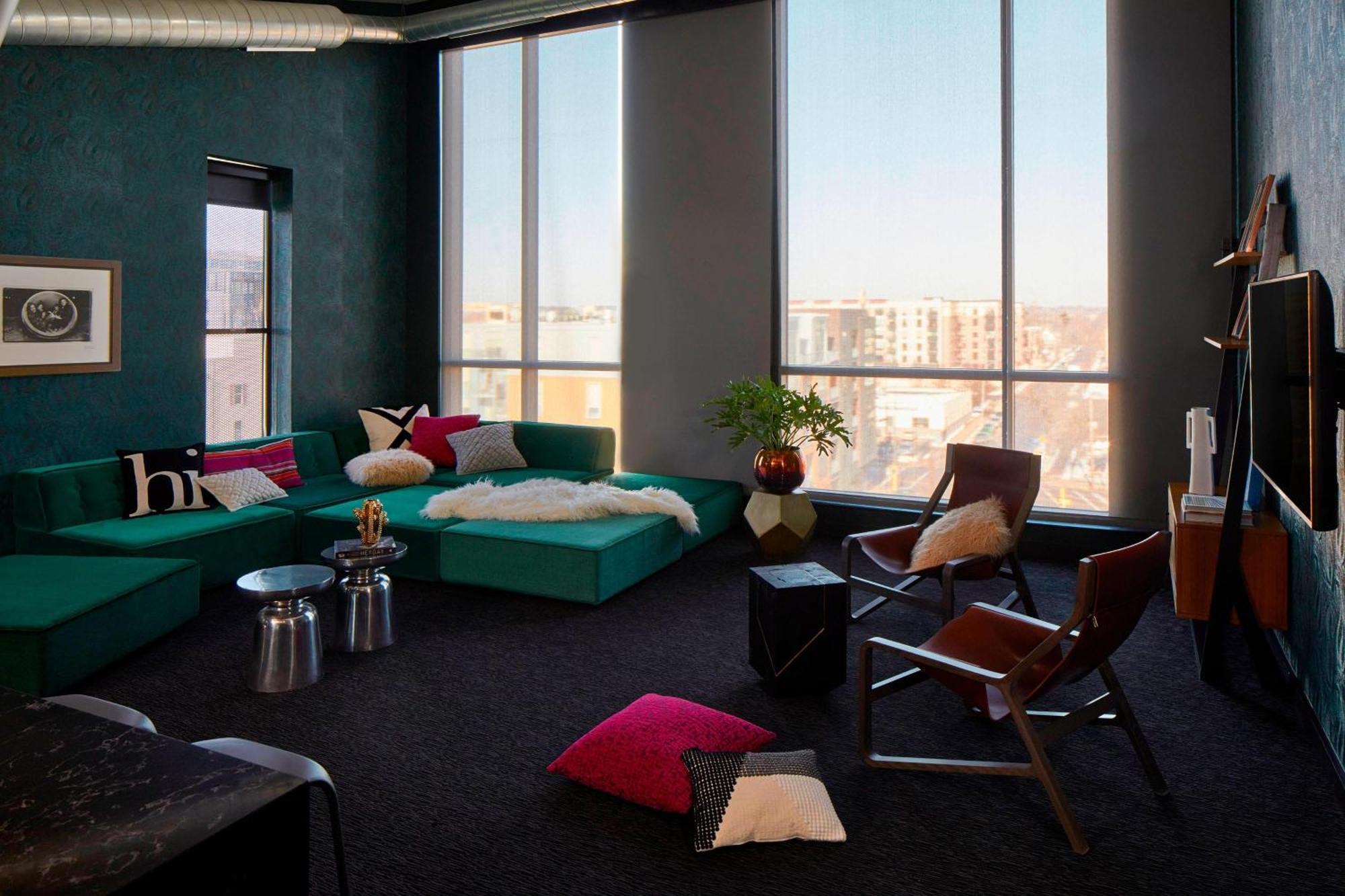Moxy Minneapolis Uptown Bagian luar foto